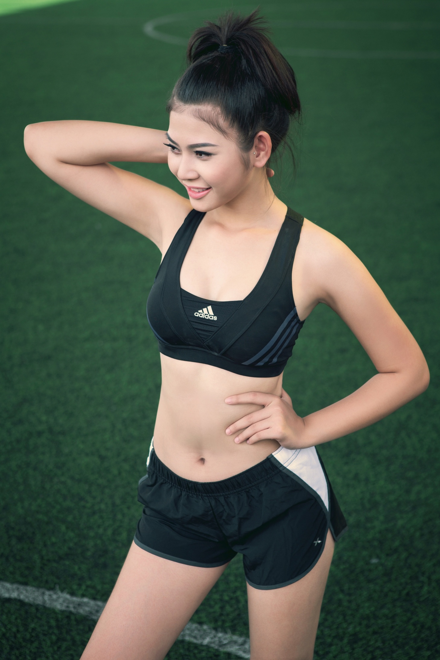 Hình thể chuẩn và gương mặt tươi tắn là lợi thế của Huyền Thanh.