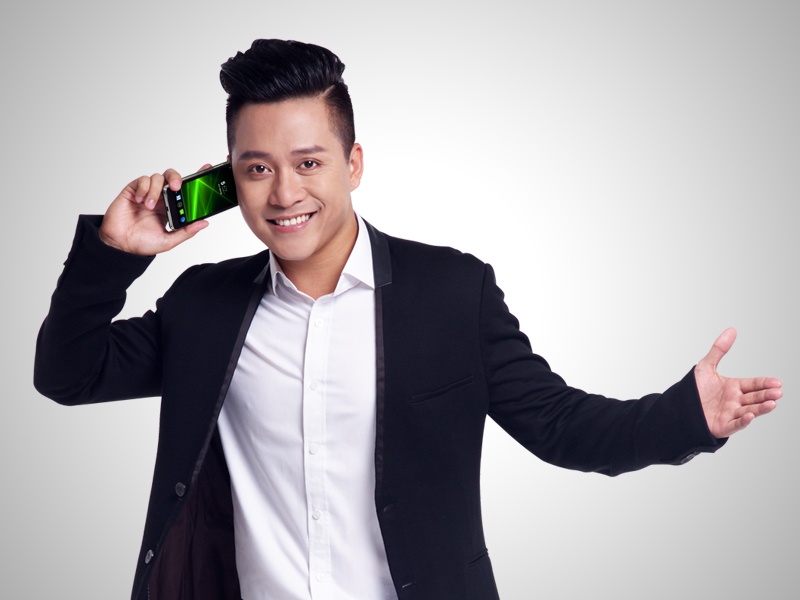 Tuấn Hưng sẽ không nhận quảng cáo hoặc đại sứ thương hiệu cho bất cứ hãng điện thoại nào khác trong thời gian hợp tác với HKPhone.