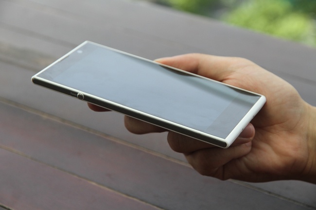 5 suc hut tu chiec smartphone cua Tuan Hung hinh anh