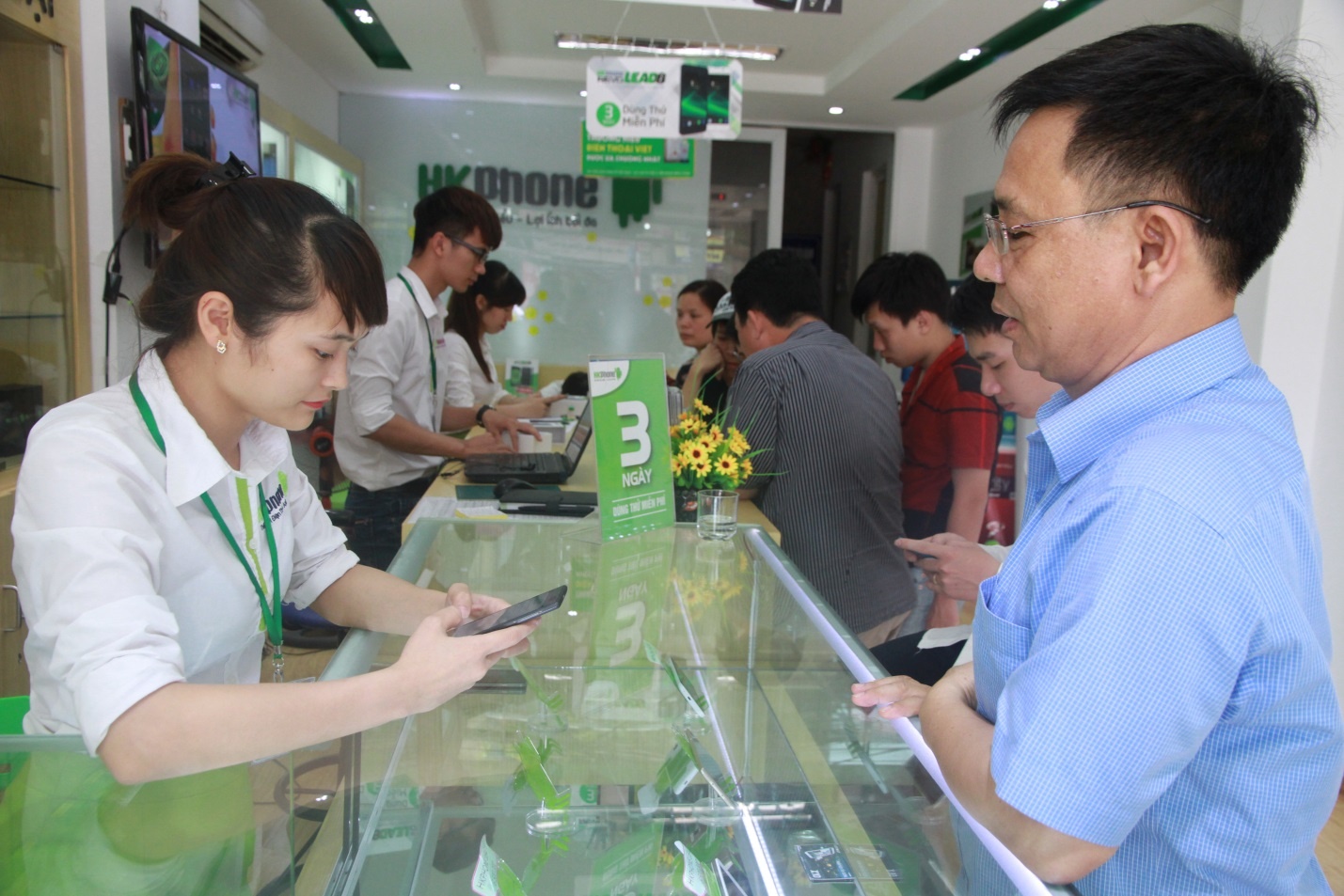 Thuong hieu dien thoai Viet chon con duong phat trien moi hinh anh