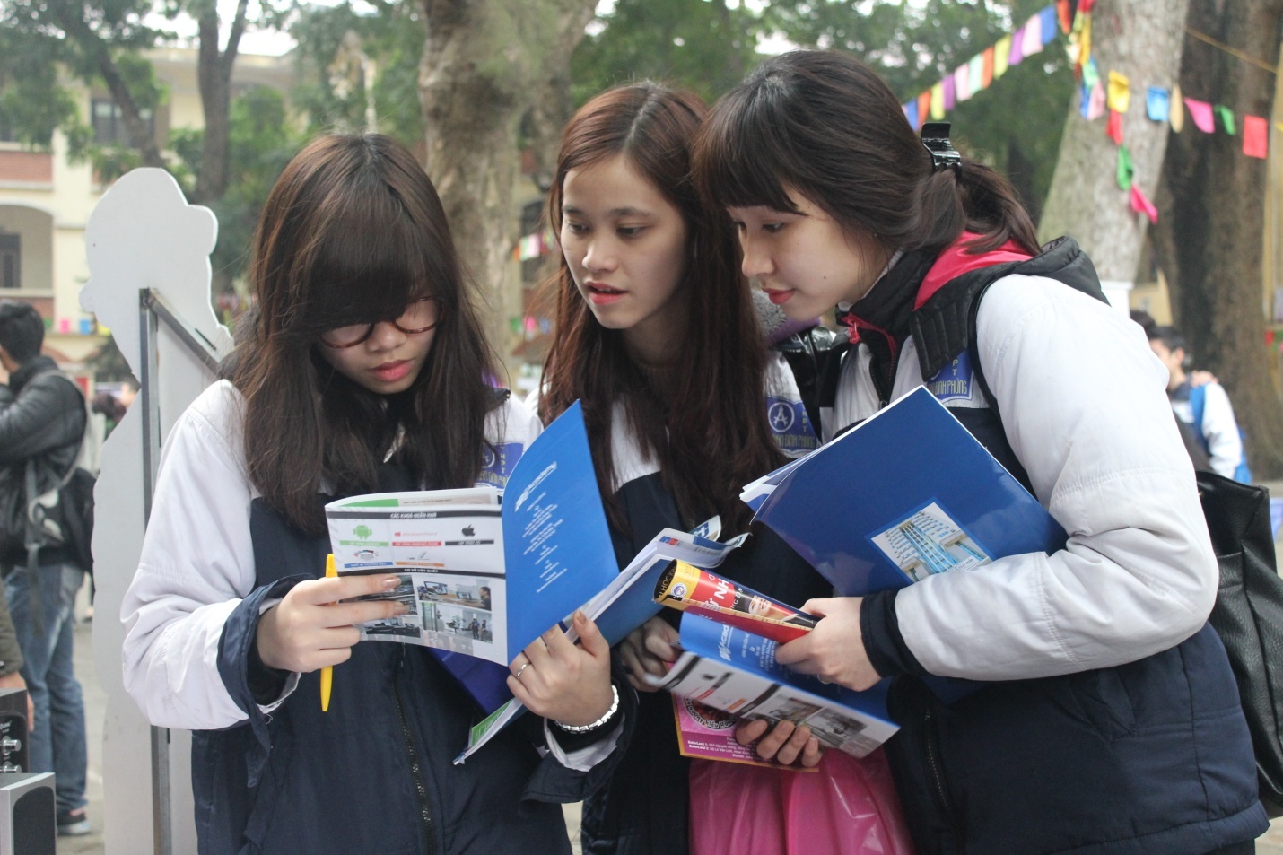 Vui vi... da truot dai hoc nam dau tien hinh anh