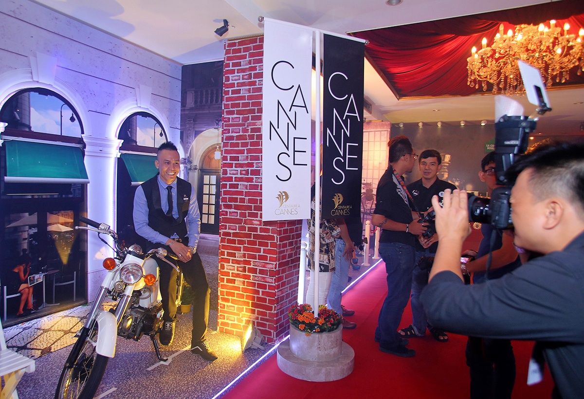 Gioi tre Viet tu tin sai buoc tren 'tham do Cannes' hinh anh