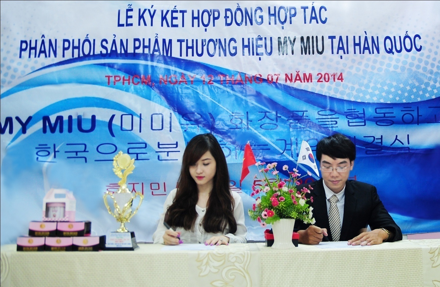 My pham MY MIU gian kho xam nhap thi truong Han Quoc hinh anh