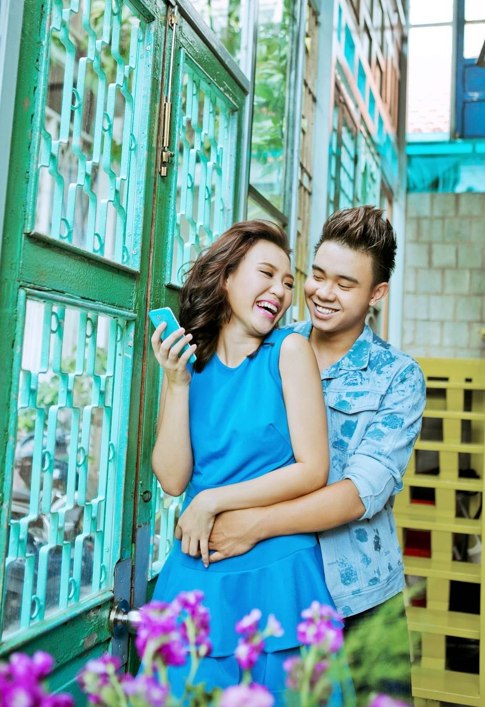 Trong bộ ảnh mới, cặp đôi mới của showbiz Việt thể hiện sự hạnh phúc sau khi “thoát kiếp FA”.