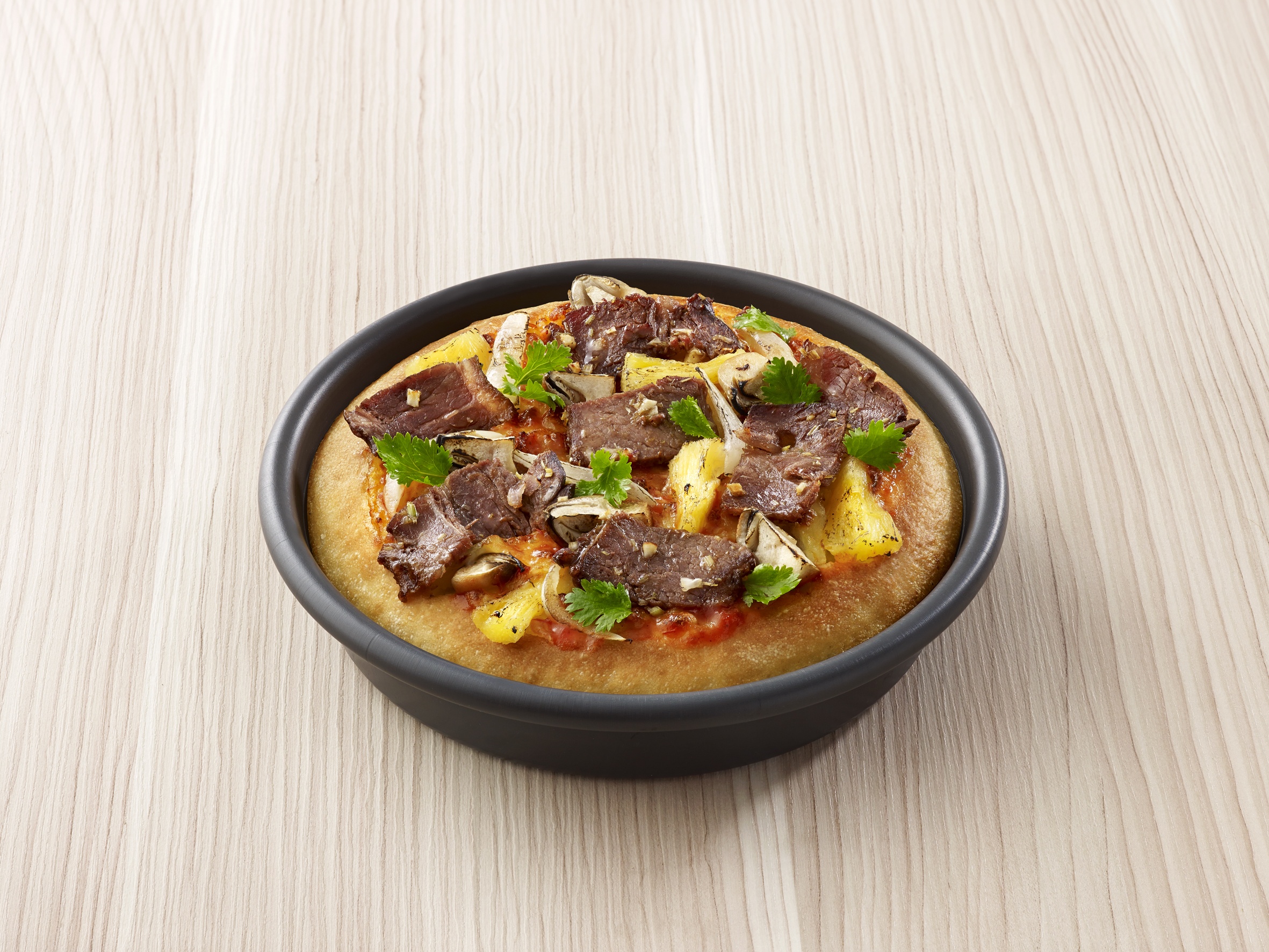BBQ lemongrass Beef: Pizza với bò nướng sả, hành tây