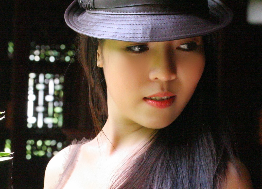 Luu Ngoc Ha - co ca si co giong hat dan ca ngot ngao hinh anh