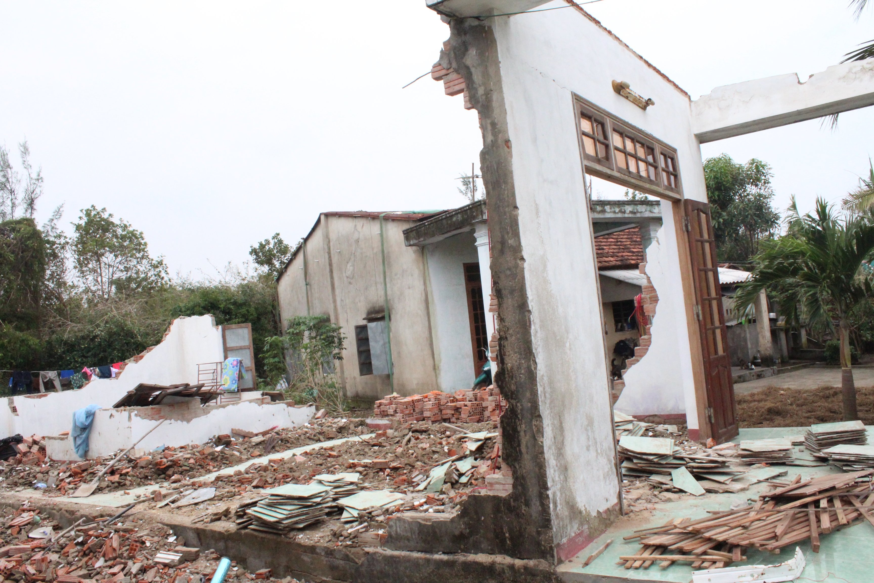'Cung mien Trung khac phuc hau qua bao lu' voi quy VNIF hinh anh