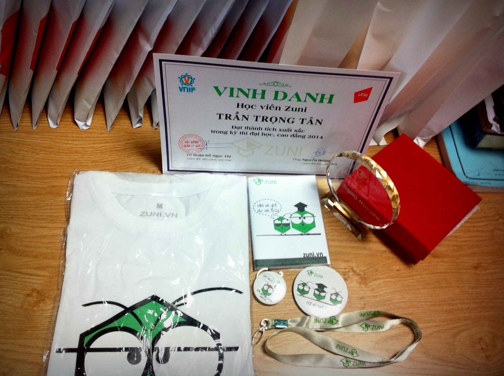 Các phần quà của chương trình Vinh danh sĩ tử