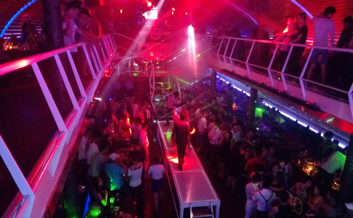 Vu truong nguy trang trong du thuyen bo hoang hinh anh