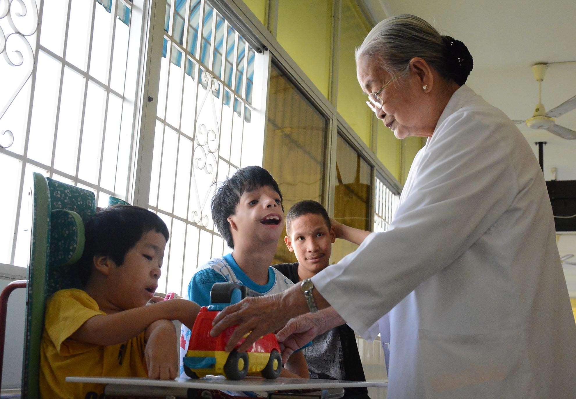 Bà Chung cho biết: “Ý tưởng lập một nơi chăm sóc trẻ em nạn nhân chất độc da cam xuất phát từ thực tế nhiều em bé dị tật sinh ra bị gia đình bỏ rơi ngay tại Từ Dũ.”