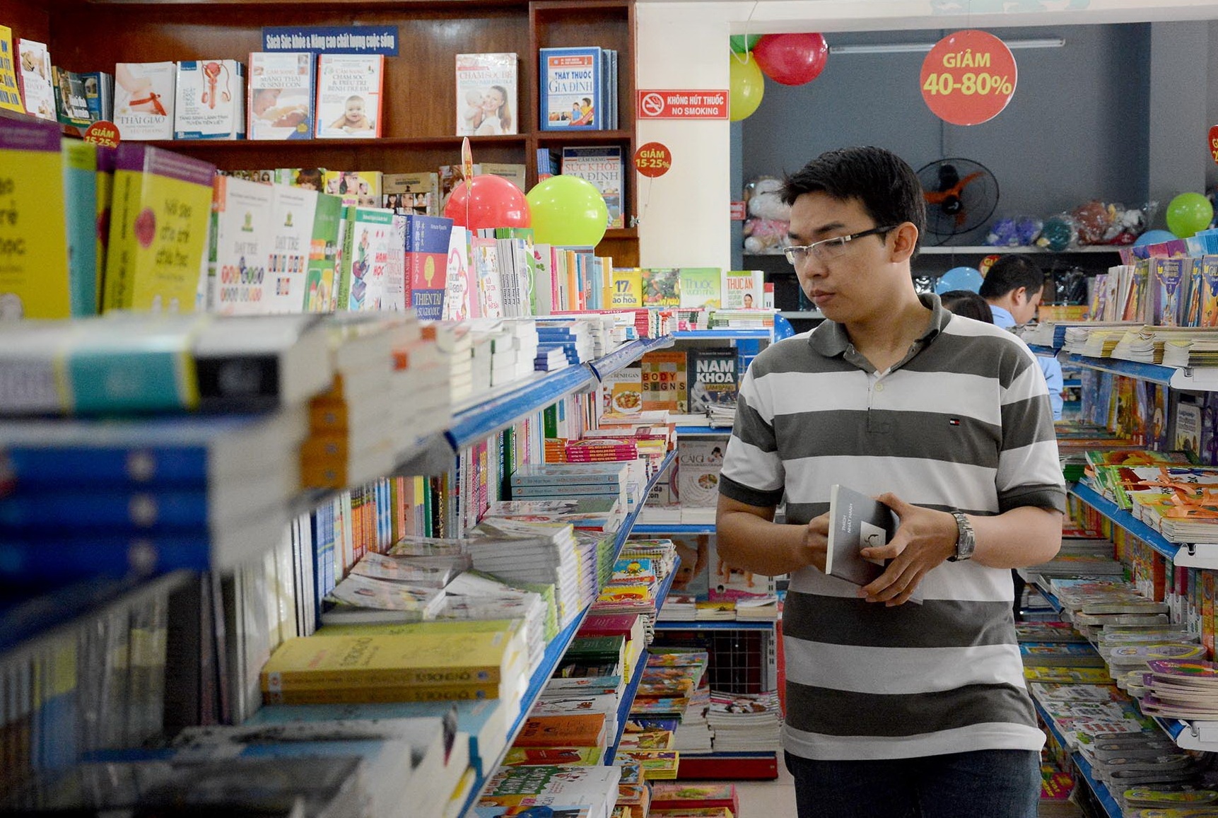 Chào đón năm học mới 2015, Nhà xuất bản Tổng hợp TP.HCM cũng giới thiệu đến bạn đọc bộ lịch bloc với chủ đề đầy ý nghĩa: Mừng đất nước 40 năm hòa bình, thống nhất, hội nhập và phát triển.