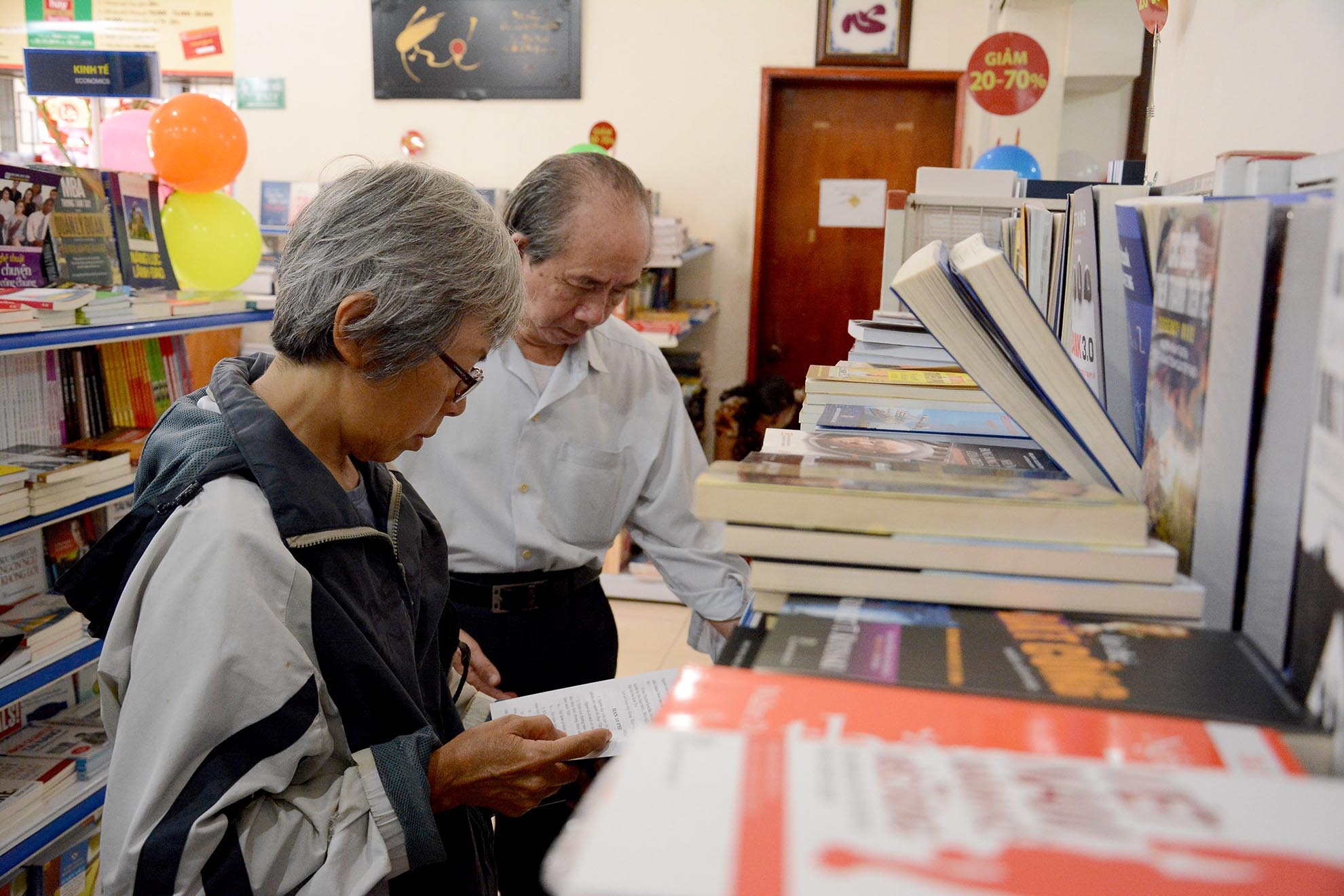 Theo quan sát, có rất nhiều độc giả là những người cao tuổi.