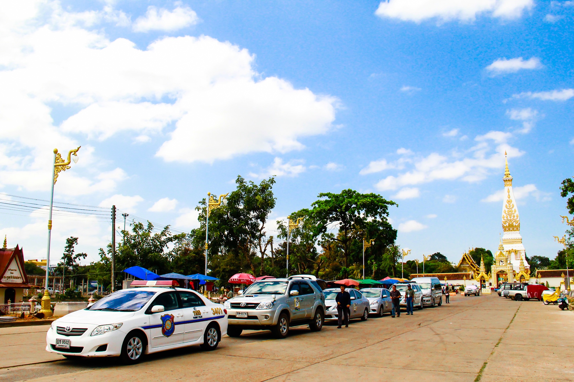 Hiện nay Tổng cục du lịch Thái Lan đã có rất nhiều chính sách để hỗ trợ du khách Việt Nam, khám phá đất nước xinh đẹp này bằng đường bộ. Với thời gian 5 ngày 4 đêm giúp du khách phần nào thưởng lãm được vẻ đẹp thiên nhiên, văn hóa, lịch sử của nước bạn Lào và vùng Đông bắc Thái Lan, cũng như cảm nhận sự hiền hòa mến khách của hai quốc gia mang đậm nét văn hóa Phật giáo này.