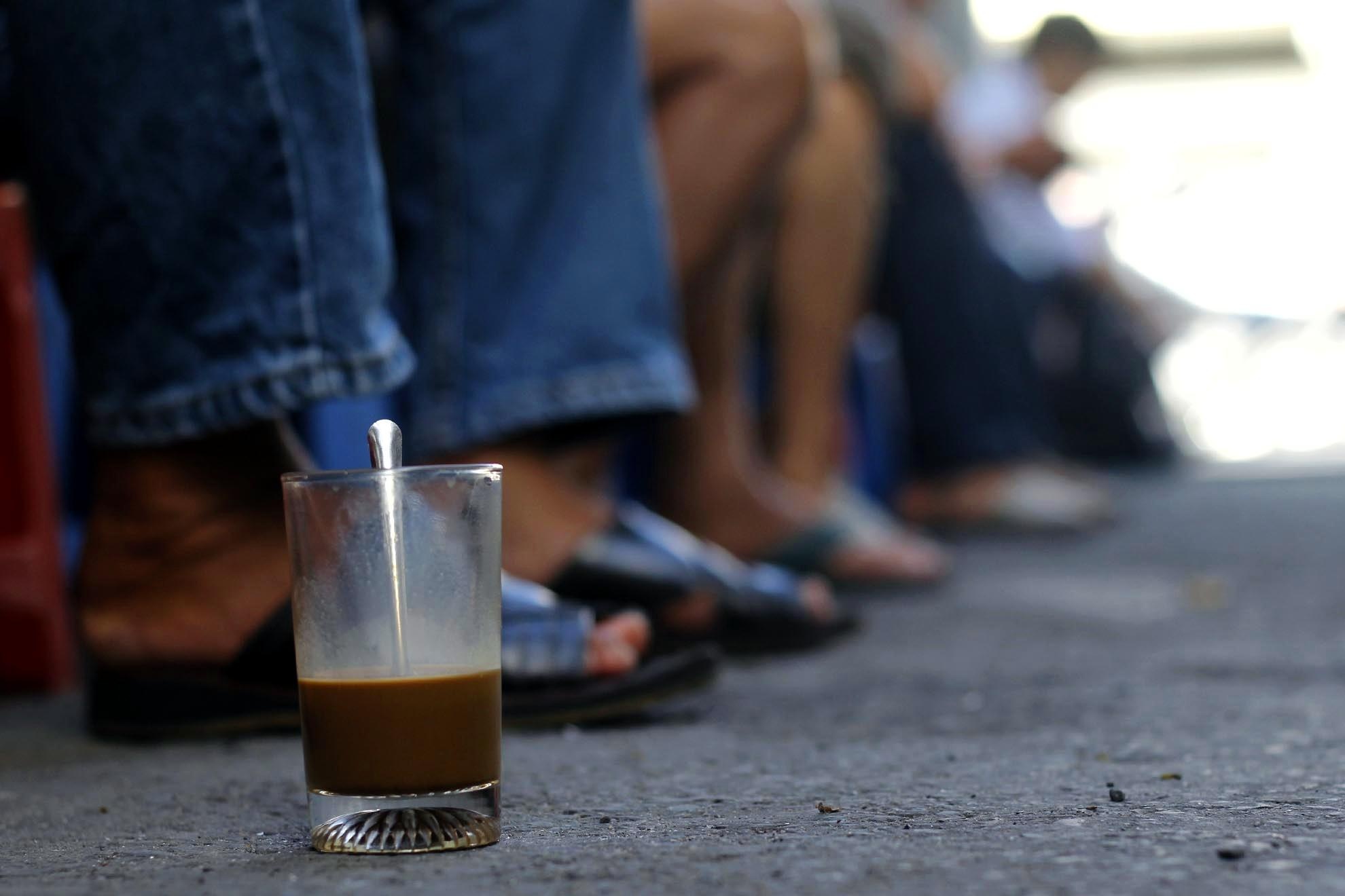 Khi nhịp sống hiện đại quá vội vã và tất bật thì những nét văn hóa xưa như café vợt thiếc này là giúp giữ gìn cội nguồn mộc mạc của Sài Gòn, đã những người đời sau thêm hiểu và yêu mến thành phố hoa lệ này.