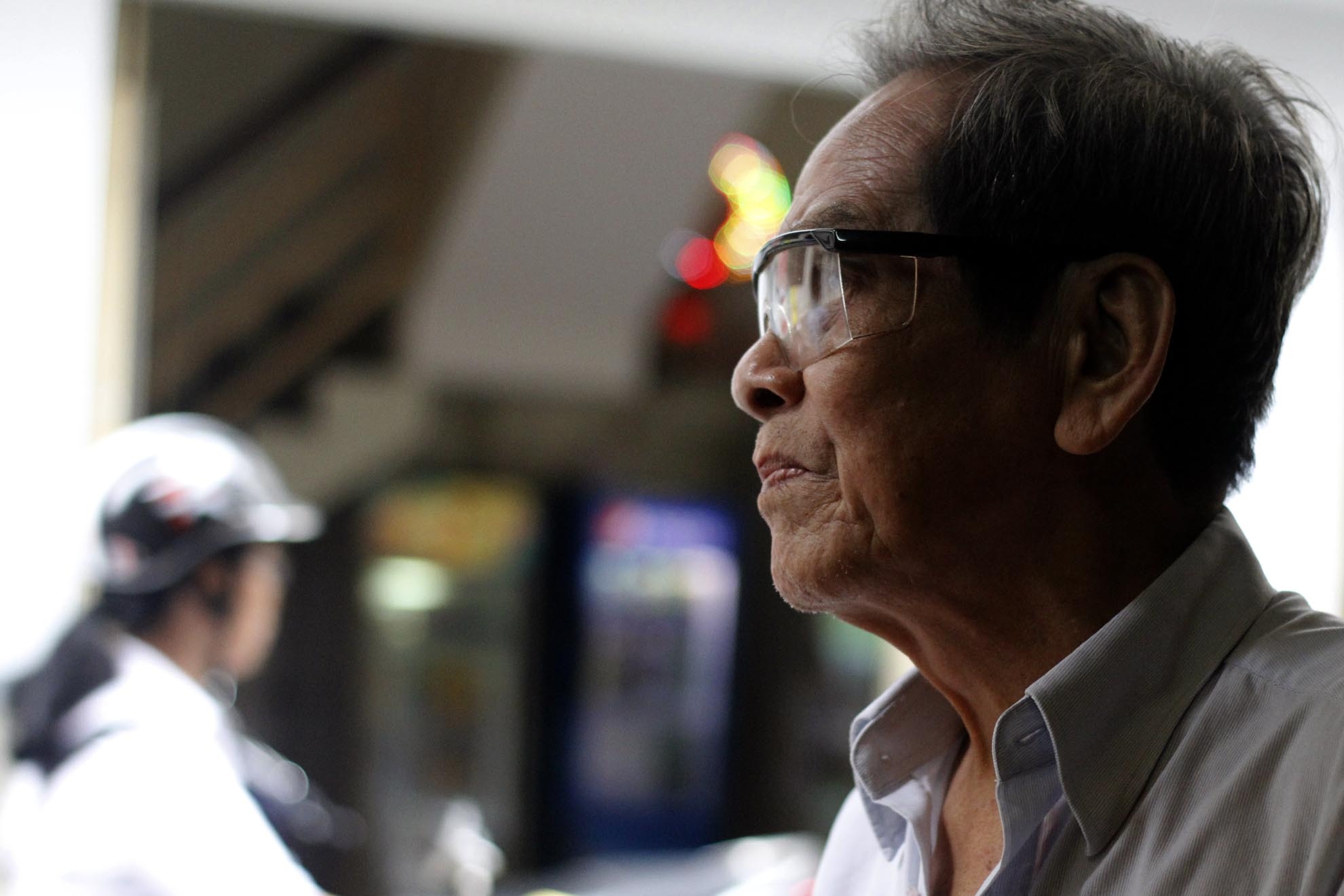 Ba ông bán café từ những năm 1954. Sau giải phóng ông cùng gia đình sinh sống tại con hẻm nhỏ này và tiếp tục nghề cha truyền con nối.