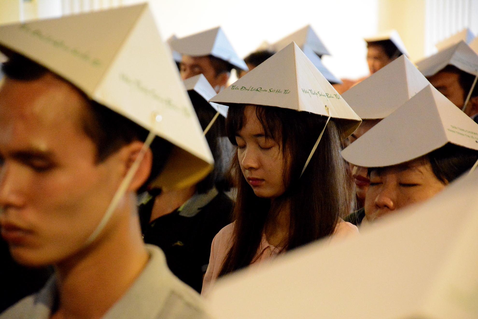 250 nguoi Sai Gon tap thien mien phi voi Minh su An Do hinh anh