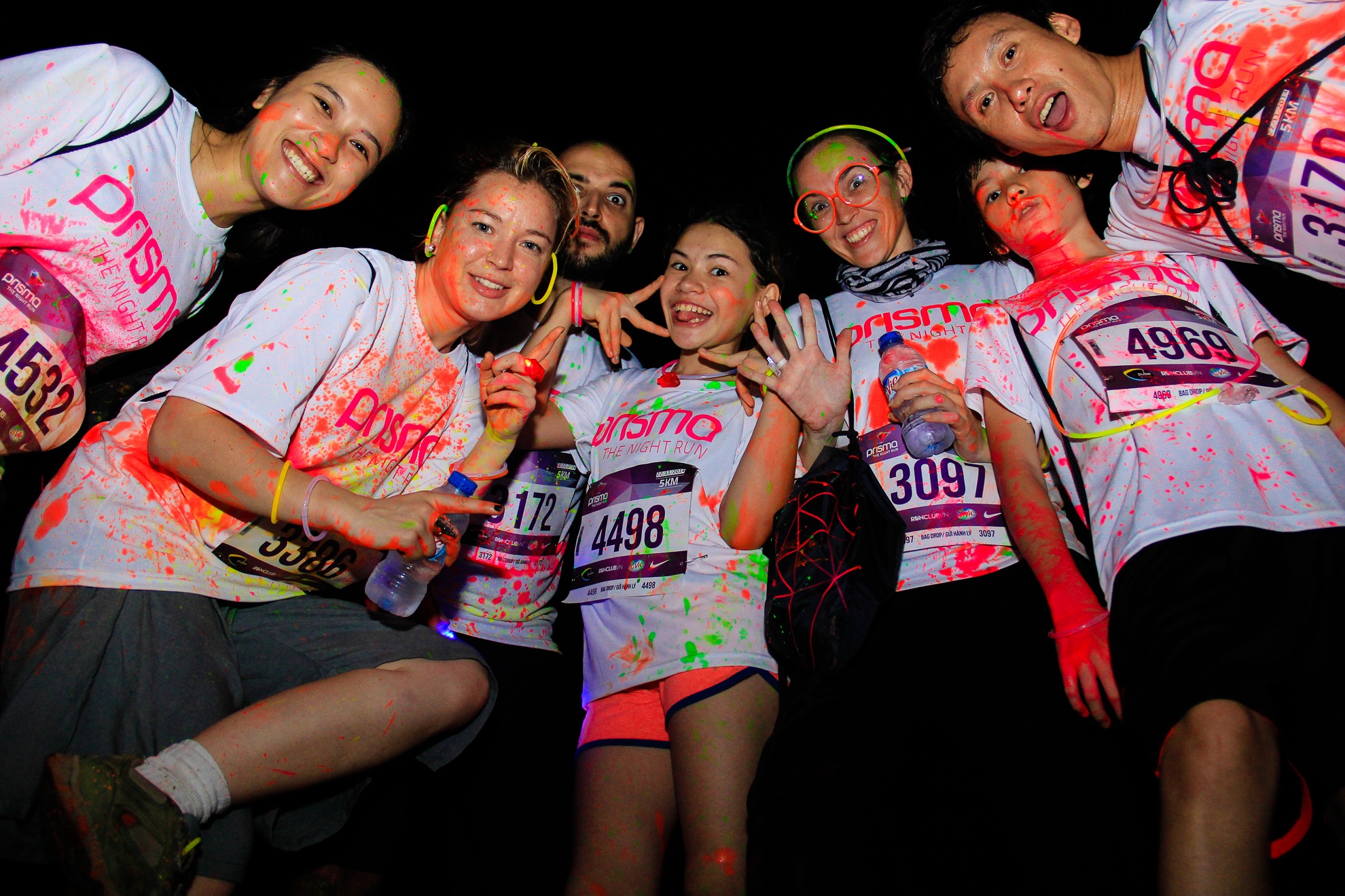 Mọi khoảng cách đều được xóa bỏ những bạn trẻ đến từ nhiều quốc gia, độ tuổi khác nhau đều hòa chung không khí trẻ trung sôi động.