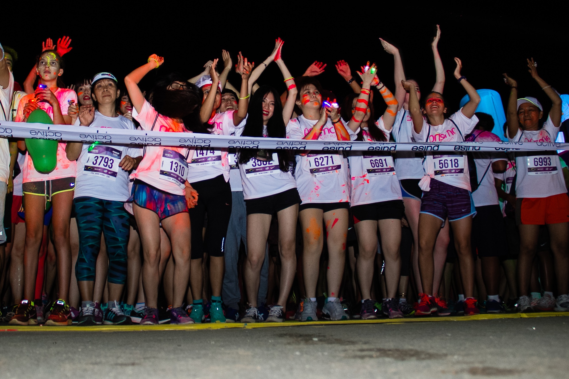 Những khuôn mặt rạng rỡ, những đôi tay đầy sắc màu say mê cuồng nhiệt với  những giai điệu sôi động của các DJ nổi tiếng như Lil Jon, Atran và Manfred (Singapore), Katsy Lee và Ace Ramos (Philippine).