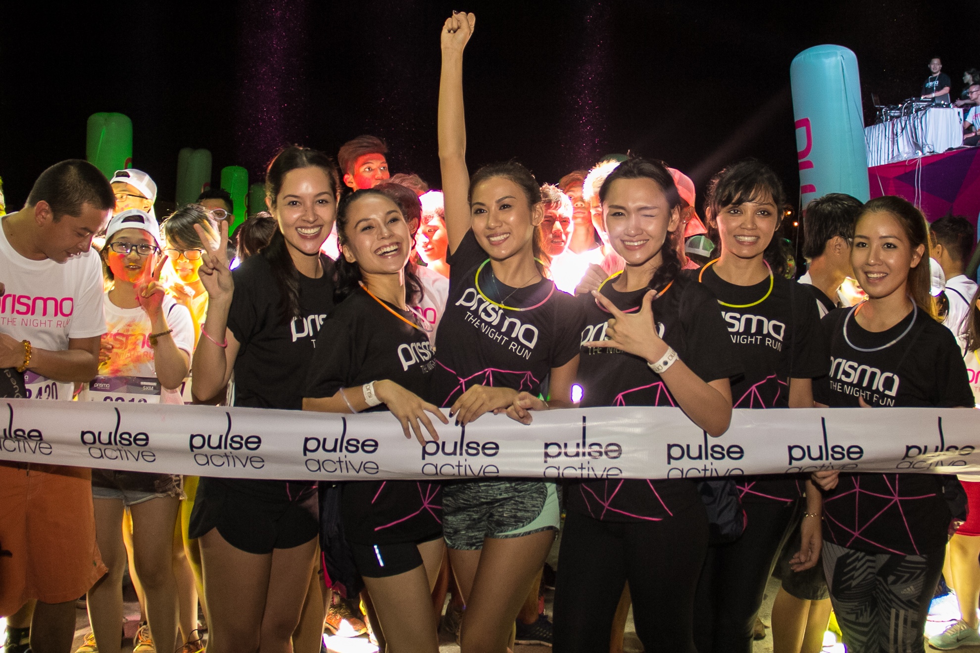 Tại vị trí xuất phát là dàn “nữ vận động viên” xinh đẹp và năng động.