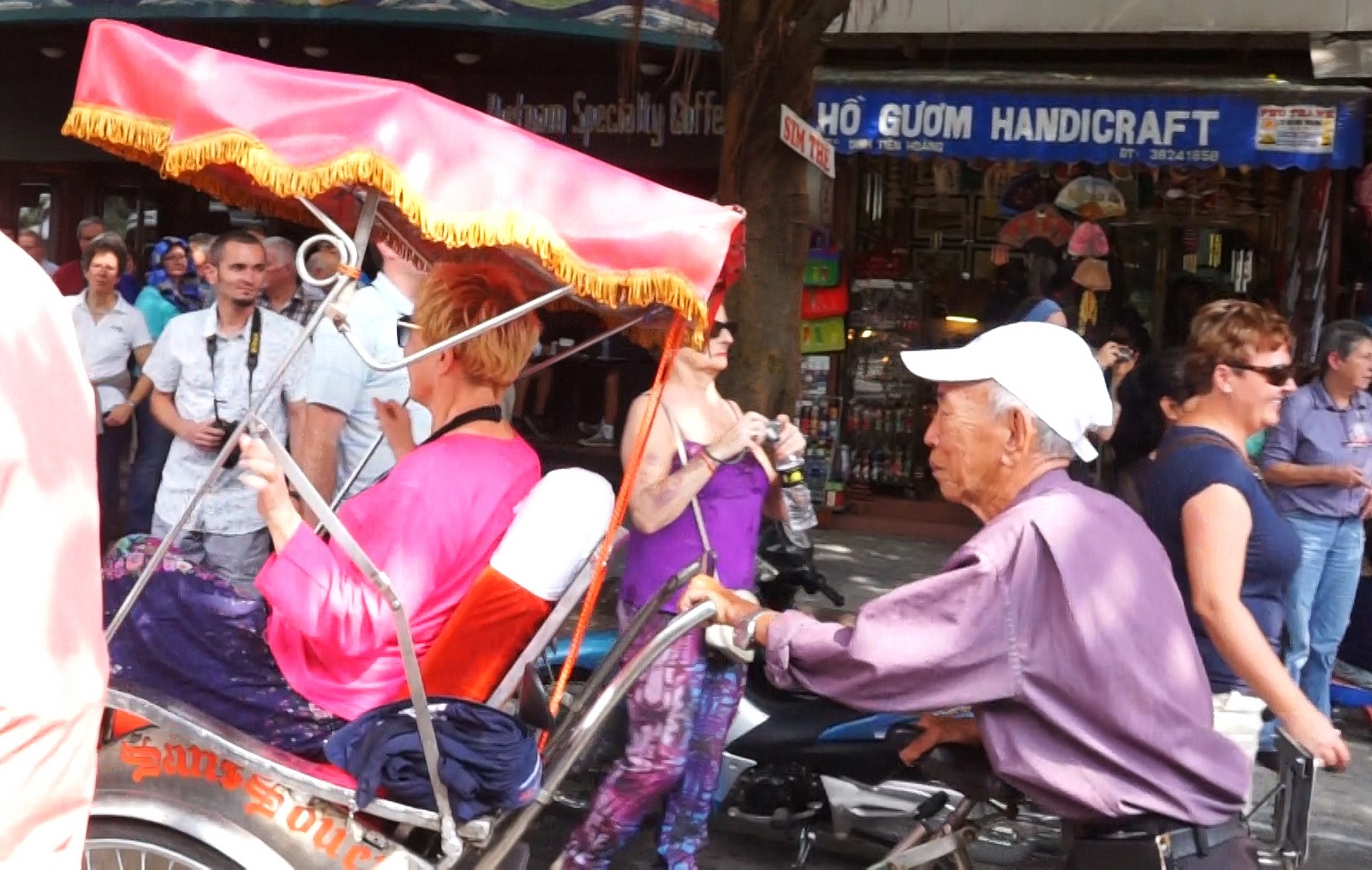 U80 van dap xich lo cho khach Tay dao pho hinh anh