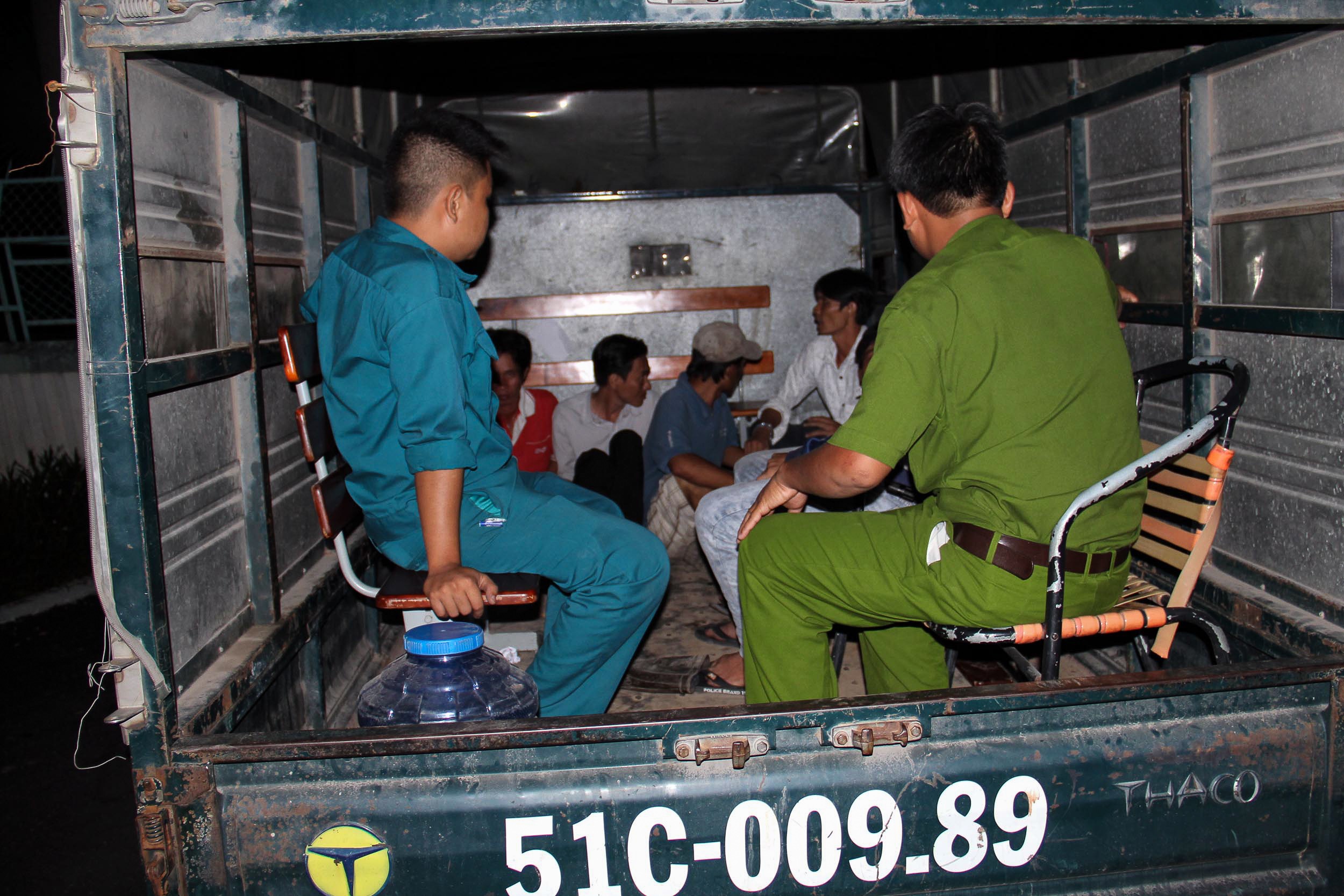 Do con nghiện rải rác khắp địa bàn toàn thành phố nên việc thu gom mất nhiều thời gian, sức lực và chi phí. Đến 6g chiều đã có hơn 350 con nghiện chuyển về.