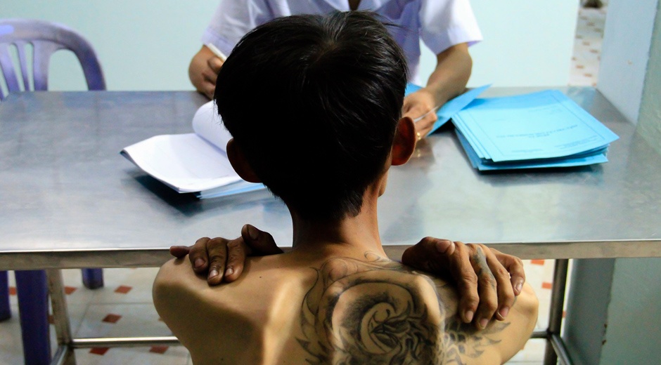 Ngay dau o trung tam tap trung nguoi nghien hinh anh