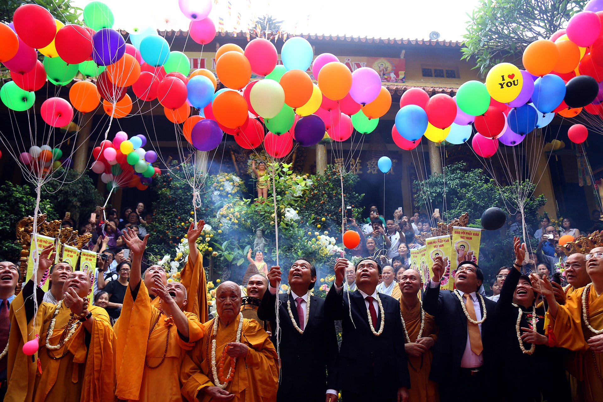 Le ruoc Phat o thanh pho Hue anh 3