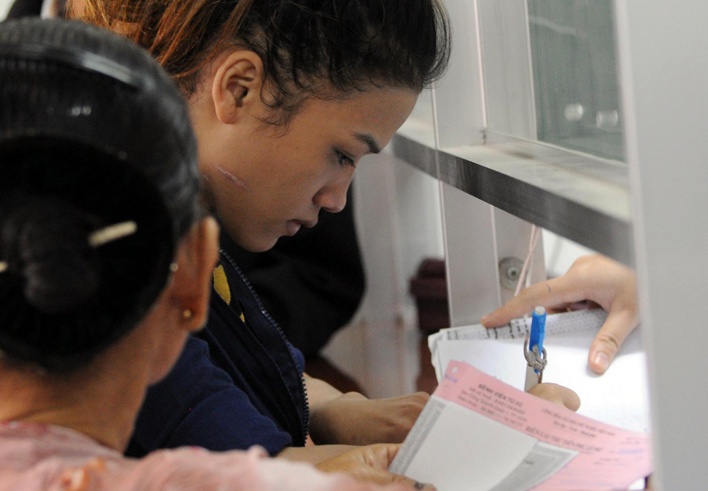 Ba me 9X cua be trai bi bo roi tren taxi lan dau xuat hien hinh anh