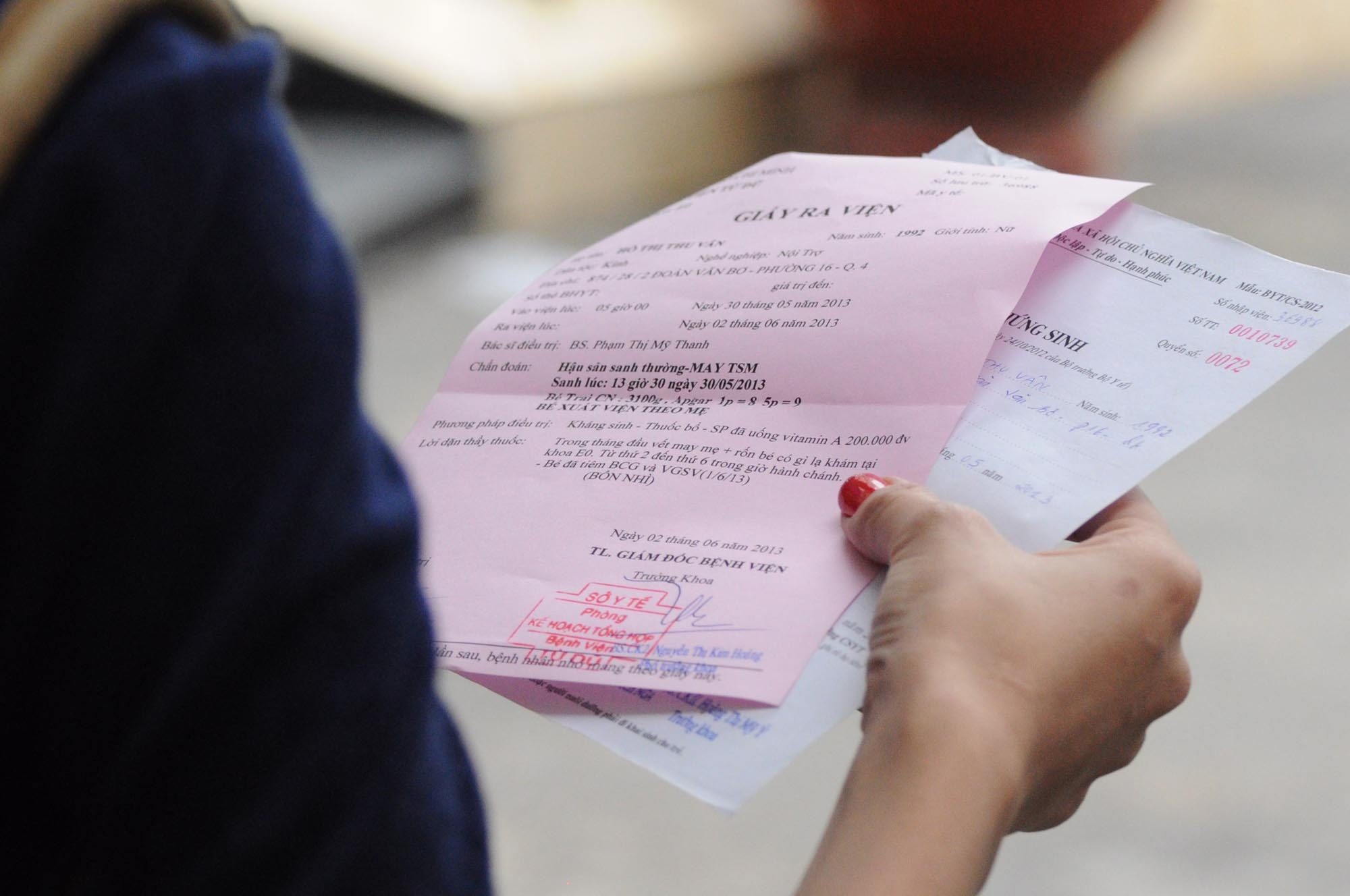 Sau khi được ra khỏi trung tâm, Chị Vân đã đến bệnh viện Từ Dũ để làm các giấy tờ chứng sinh cho con trai.