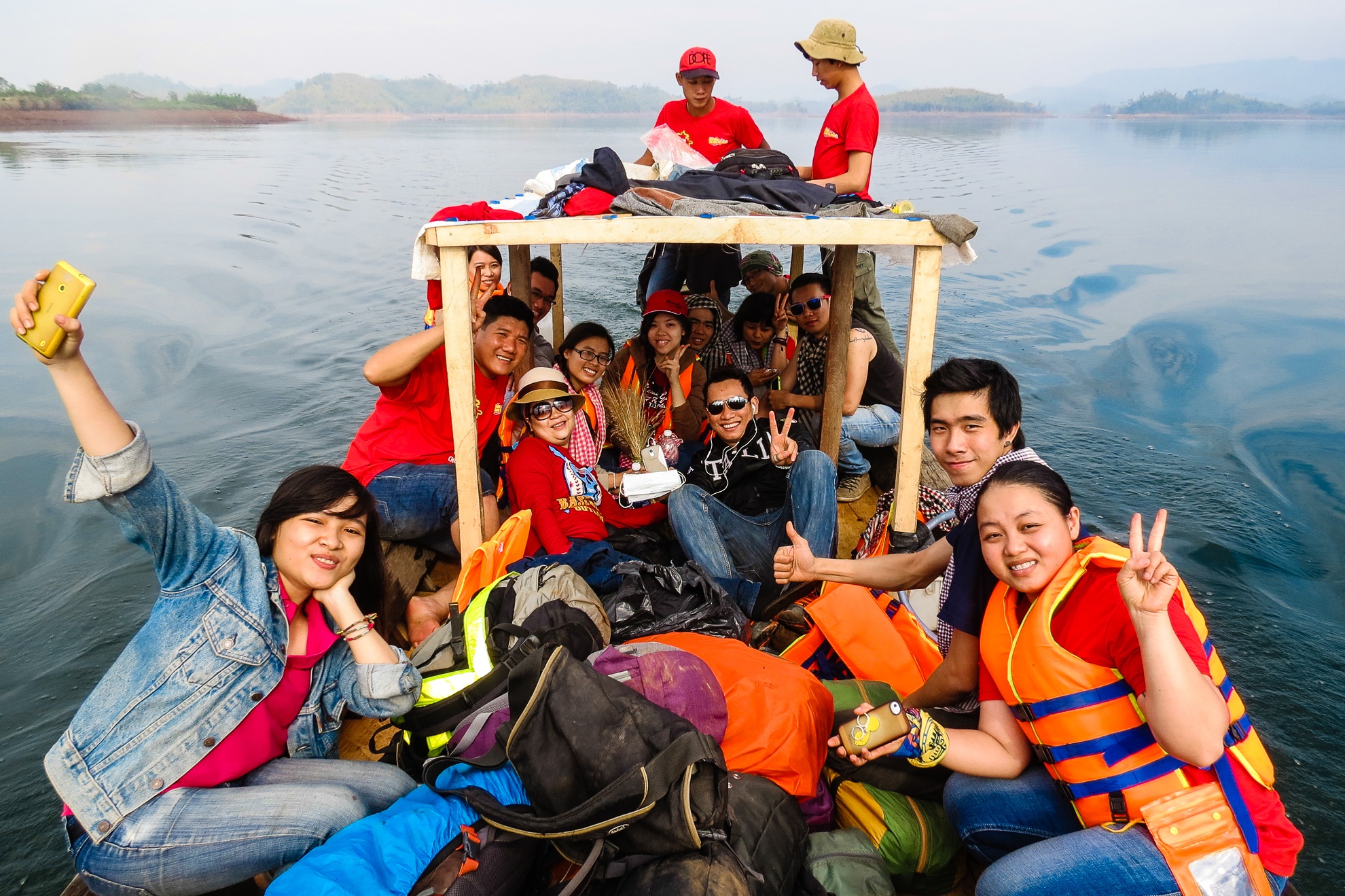 Phuot thu kham pha hon dao ky vi nam sau giua pho nui hinh anh