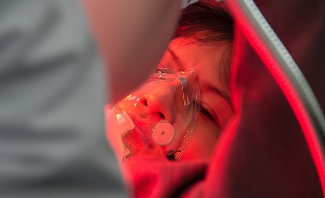 Suoi am 12 nan nhan sap ham bi suy kiet suc khoe hinh anh