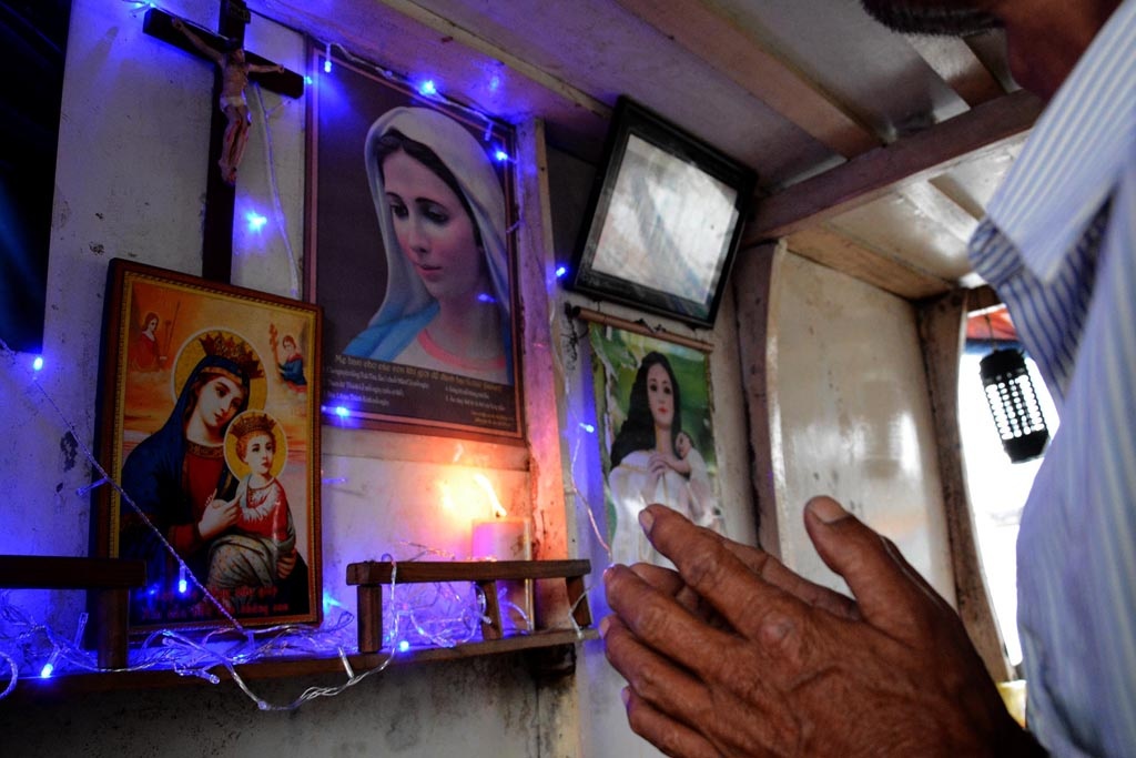 Nghề đánh bắt cá giúp chú có thu nhập để sinh sống qua ngày và mua thuốc cho vợ, ngày nào làm nhiều tiền thì ăn ngon tý, còn ngày nào ít tiền thì ăn dở tý.