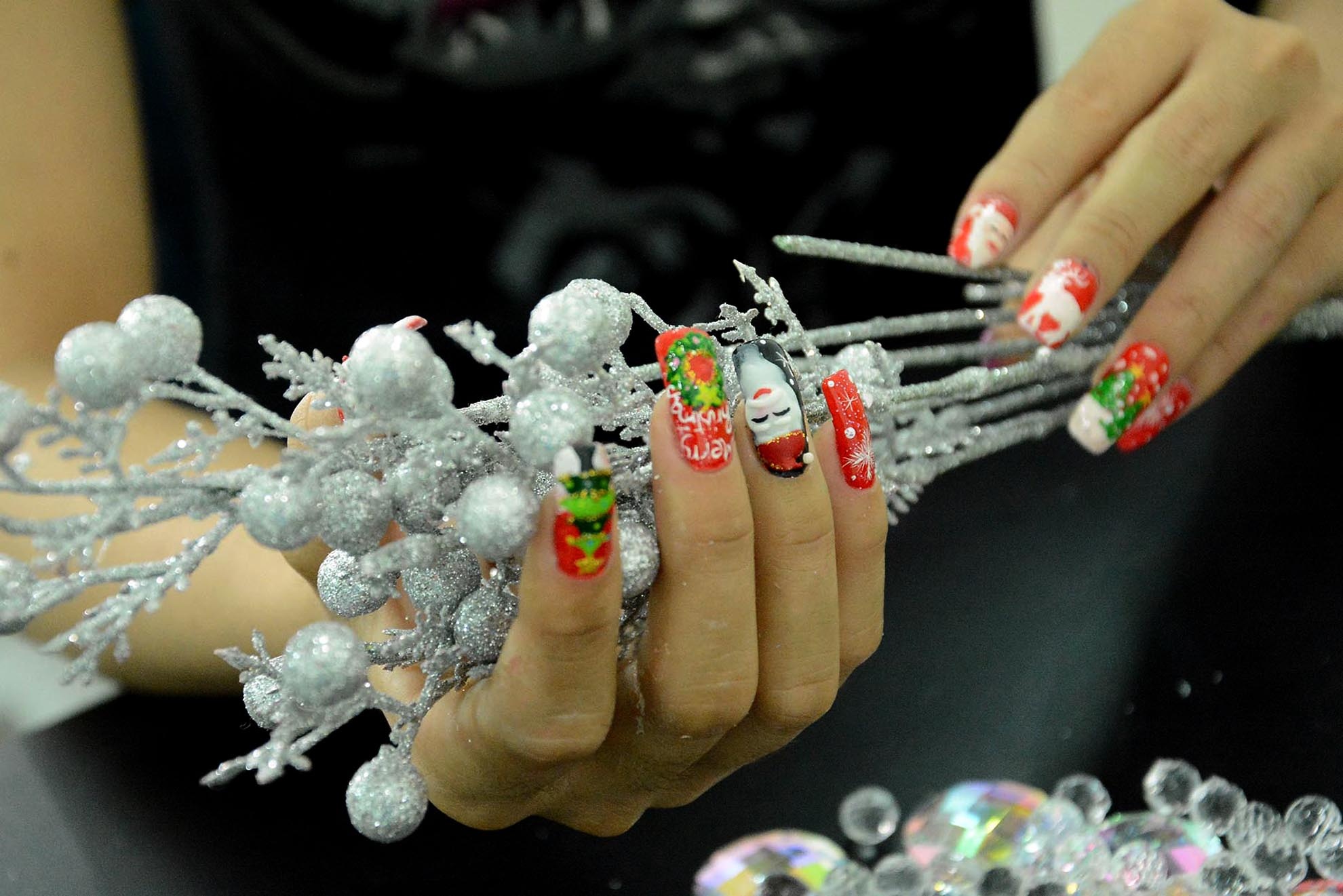 Mỗi bộ móng tay được giữ hơn một tuần mà không phai màu.  