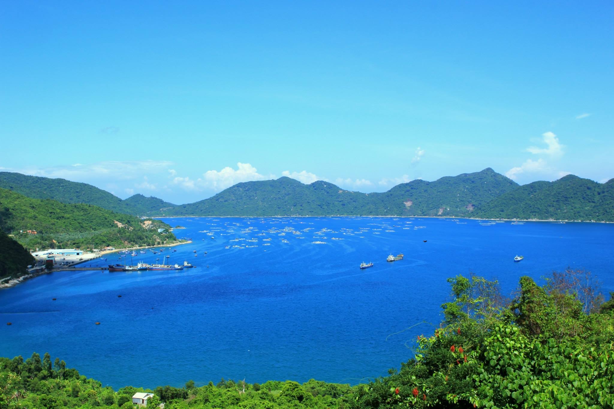 10 vinh bien dep nhat Nam Trung Bo hinh anh