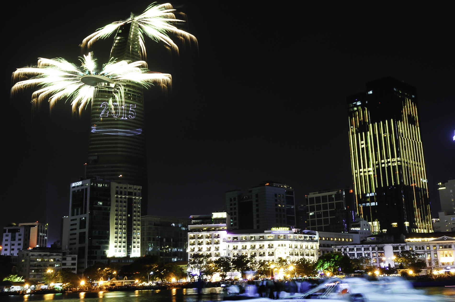 Man phao hoa doc dao chao nam moi o TP HCM hinh anh