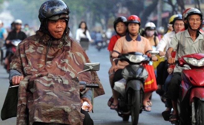 Nguoi Sai Gon mac ao mua de... chong lanh hinh anh