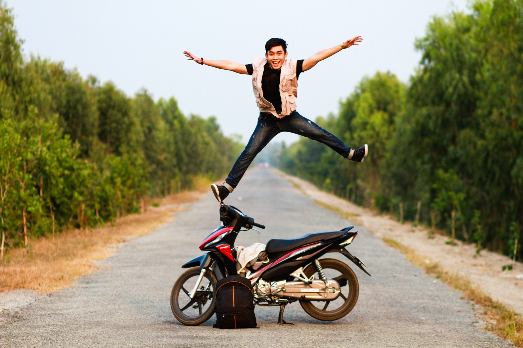 Lần đầu tiên đến với Vườn Quốc Gia Tràm Chim, khám phá khu vực chỉ dành cho bảo tồn, bạn trẻ Lê Văn sinh năm 1994 cực kỳ phấn khích đã ghi lại ngay khoảnh khắc này.