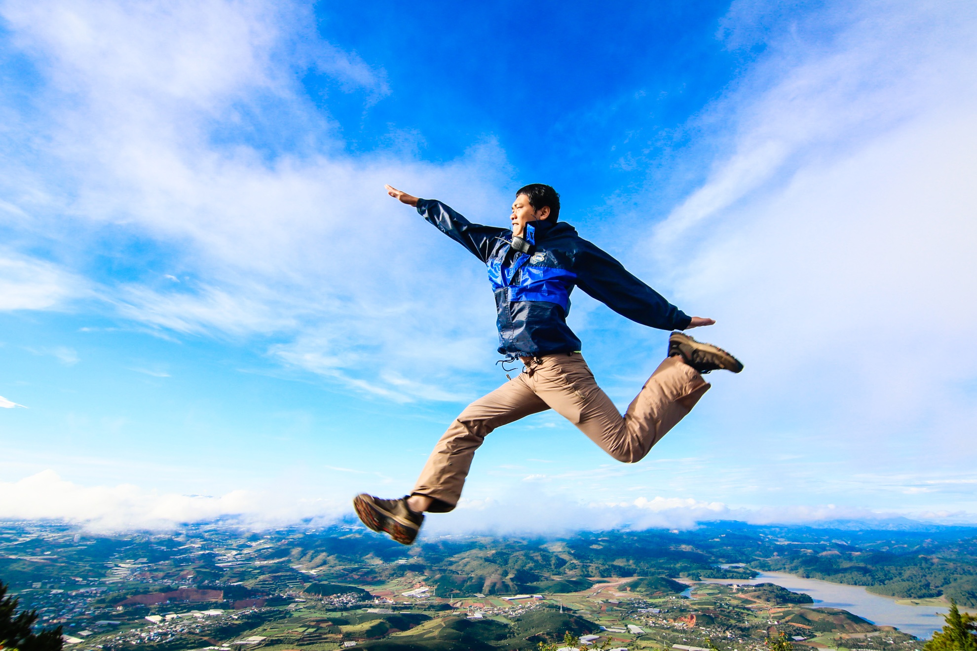 Bạn Bùi Trọng Nghĩa chia sẻ cảm giác được bay trên đỉnh Lang Biang sẽ không thể nào quên.