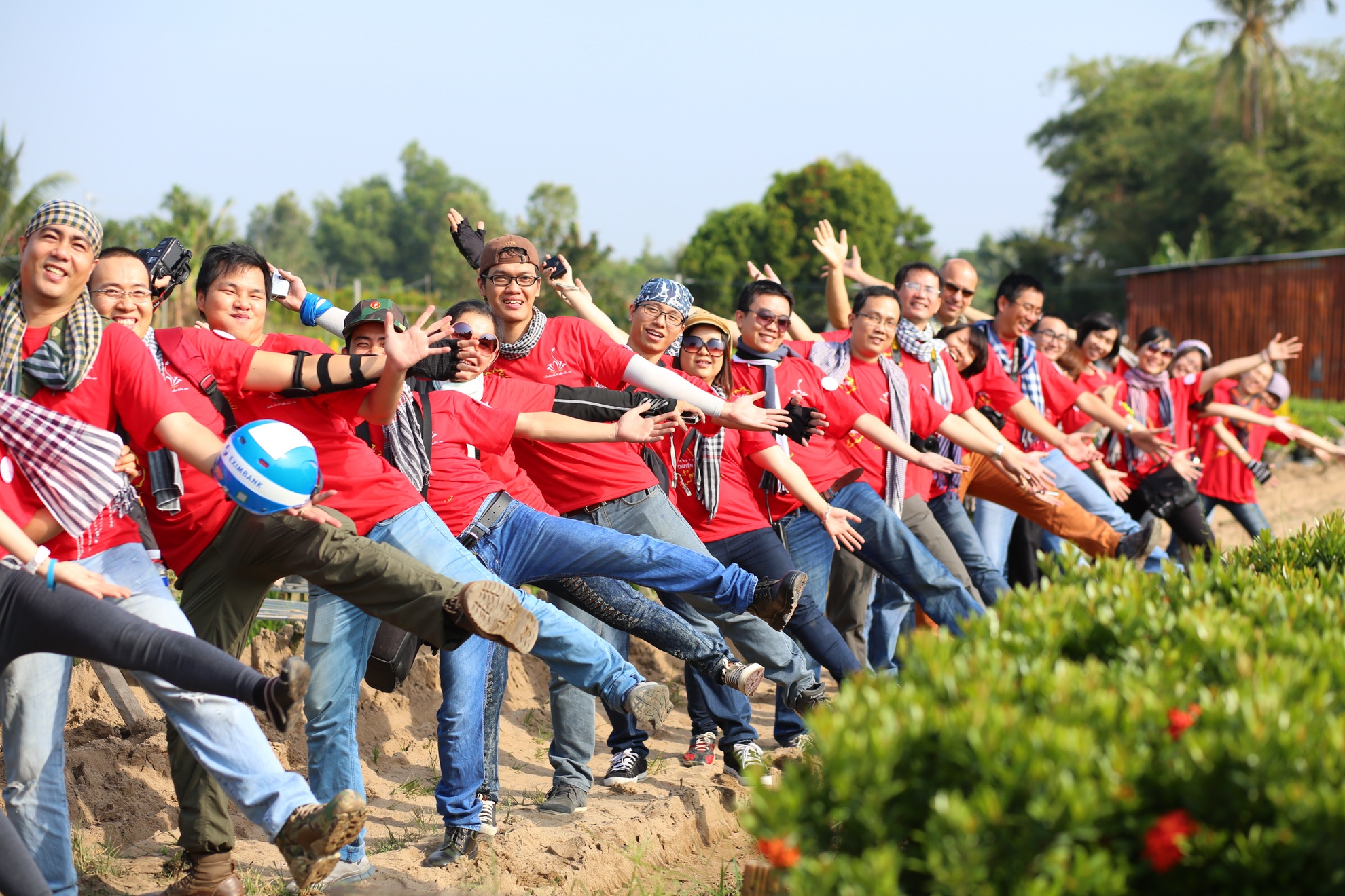 Làng hoa Sa Đéc đang vào mua hoa tết. Đây cũng là dịp các bạn trẻ nô nức tìm về để vui chơi chụp ảnh.