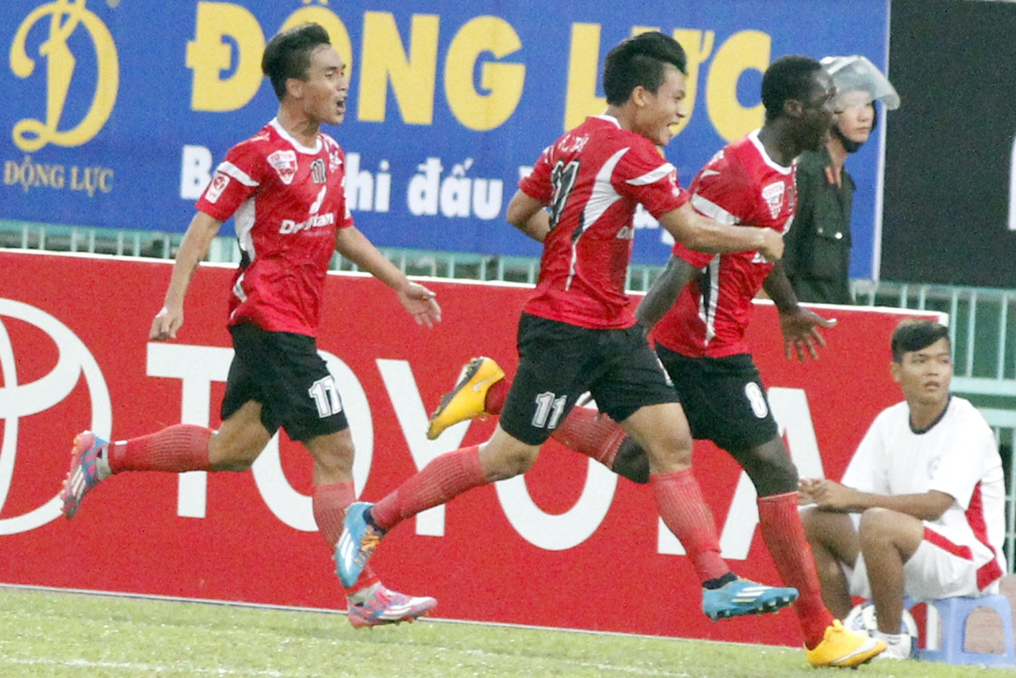 DTLA pha dop thua Binh Duong nho HLV Calisto hinh anh