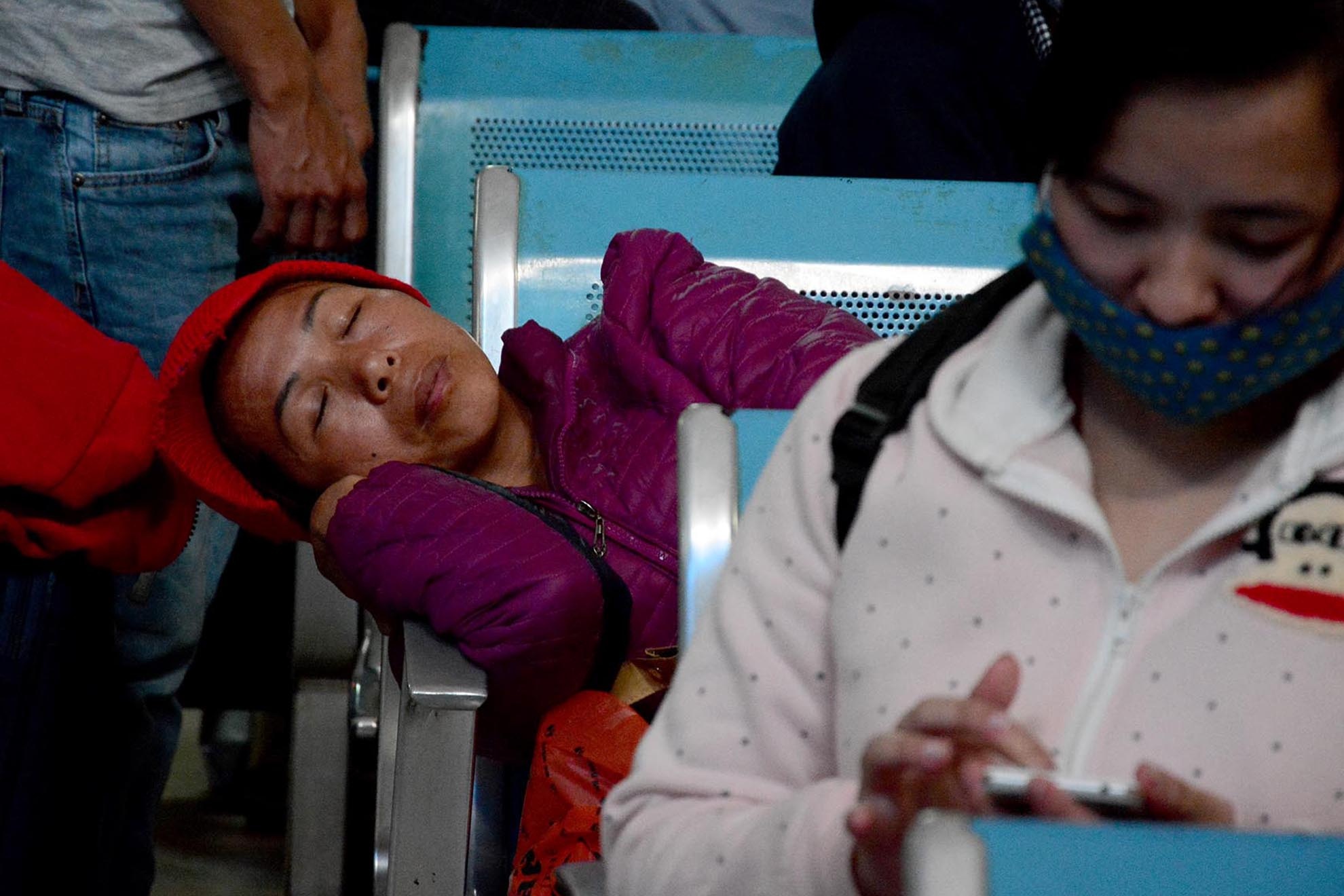 Ket xe hang gio o tat ca cua ngo Sai Gon hinh anh