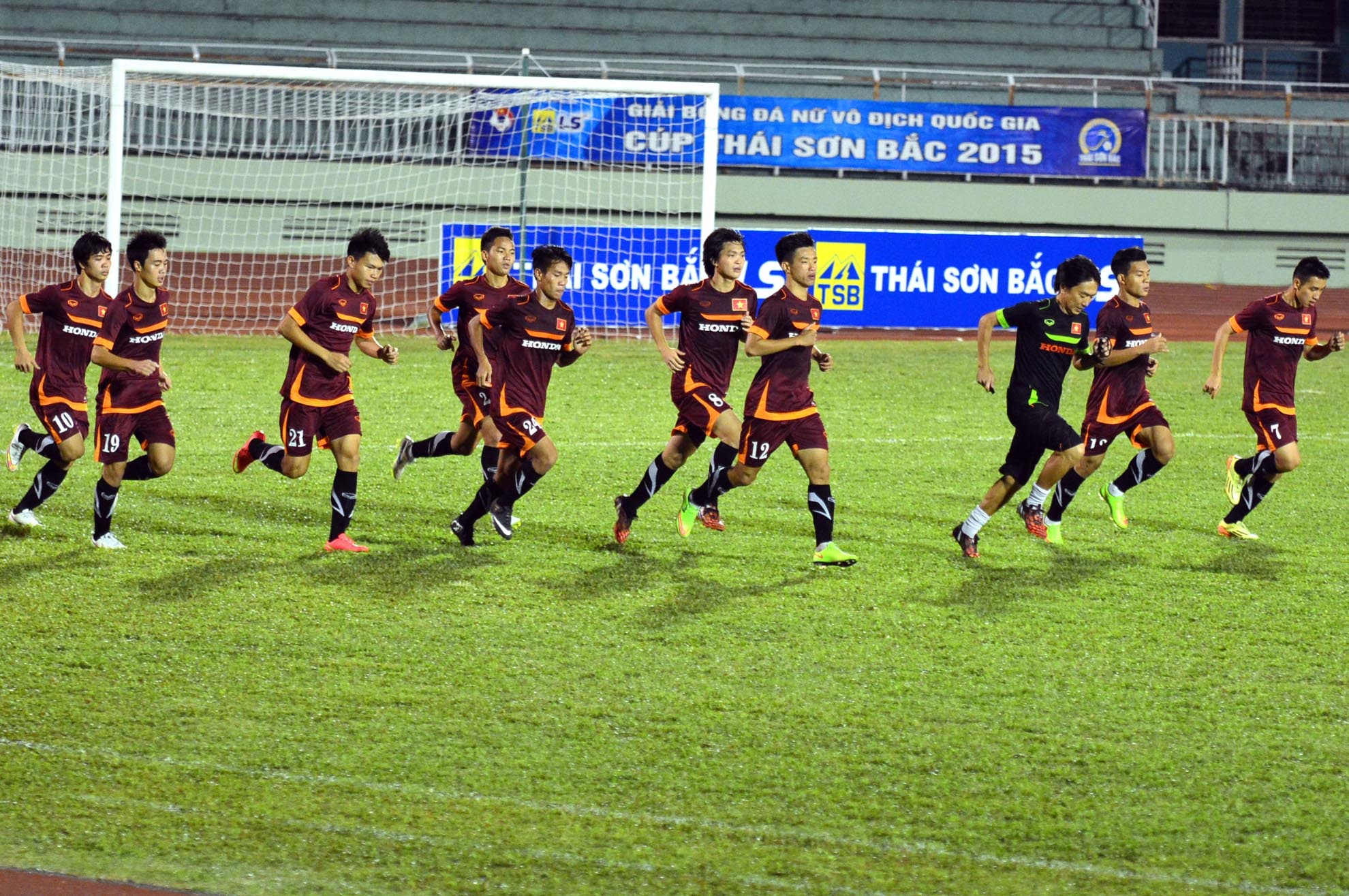 Lo dien doi hinh Olympic VN o buoi tap tai TP HCM hinh anh