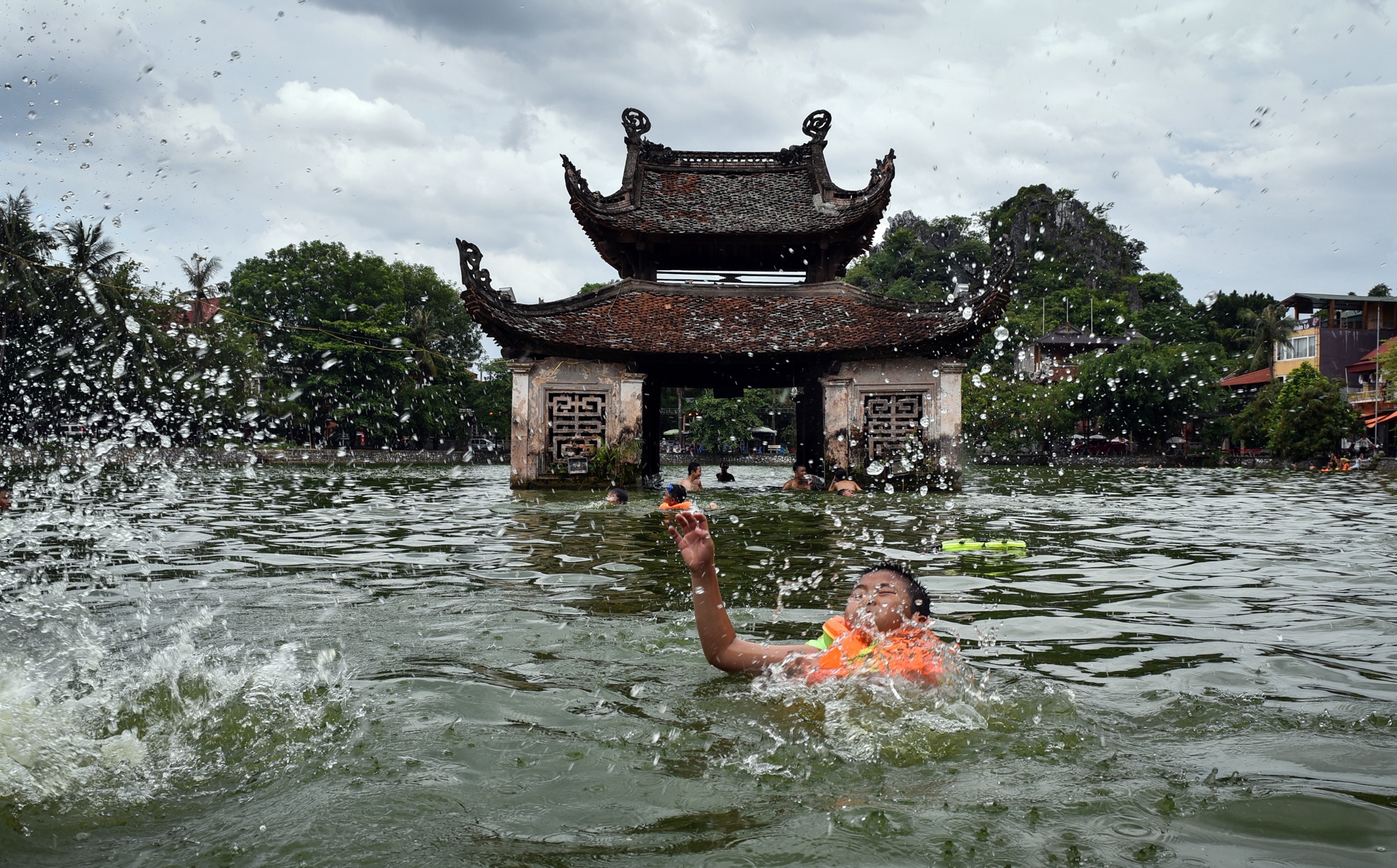 boi loi,  nang nong,  tre em,  nhiet do anh 1