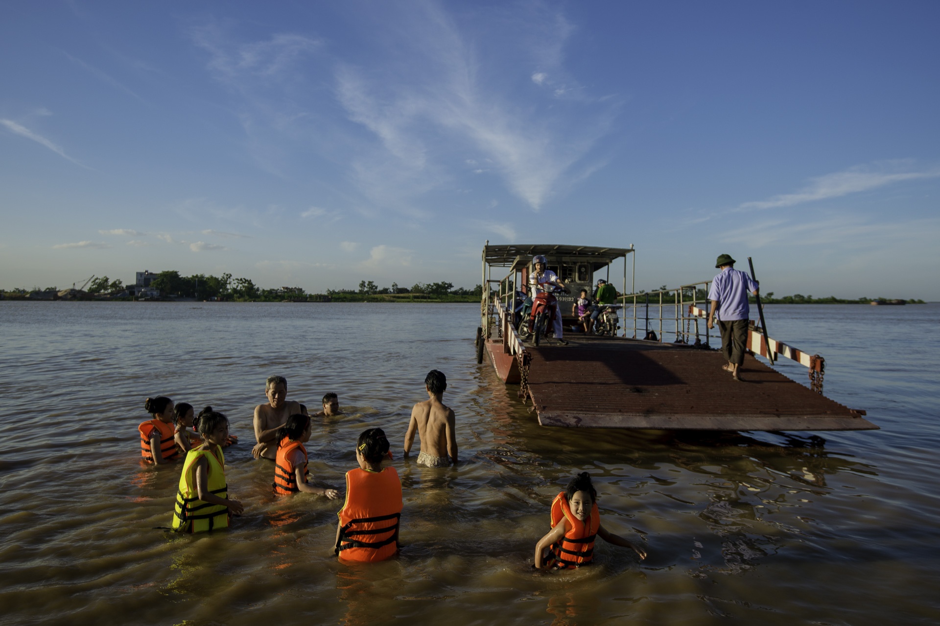 boi loi,  nang nong,  tre em,  nhiet do anh 16
