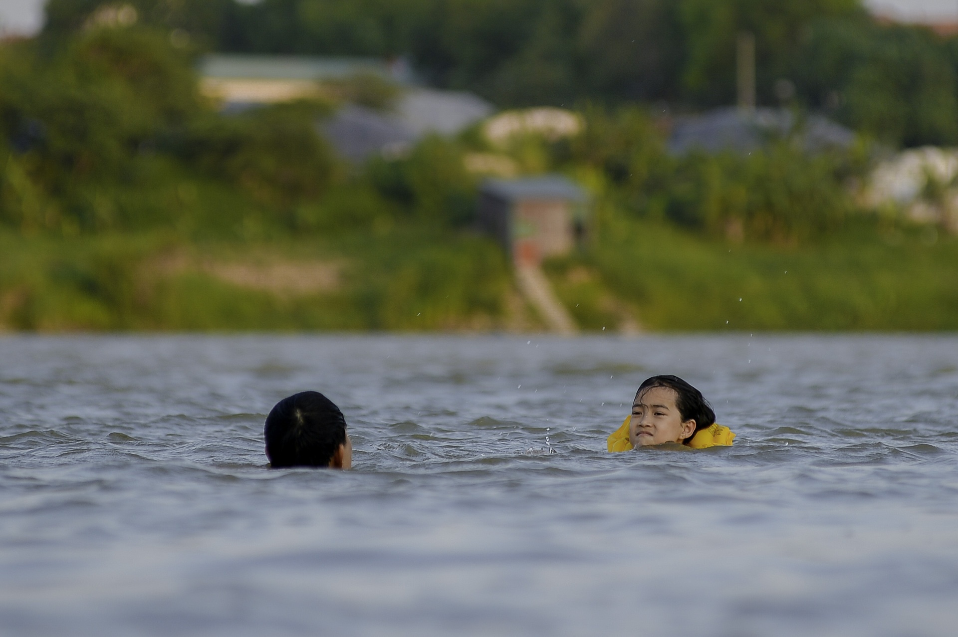 boi loi,  nang nong,  tre em,  nhiet do anh 10