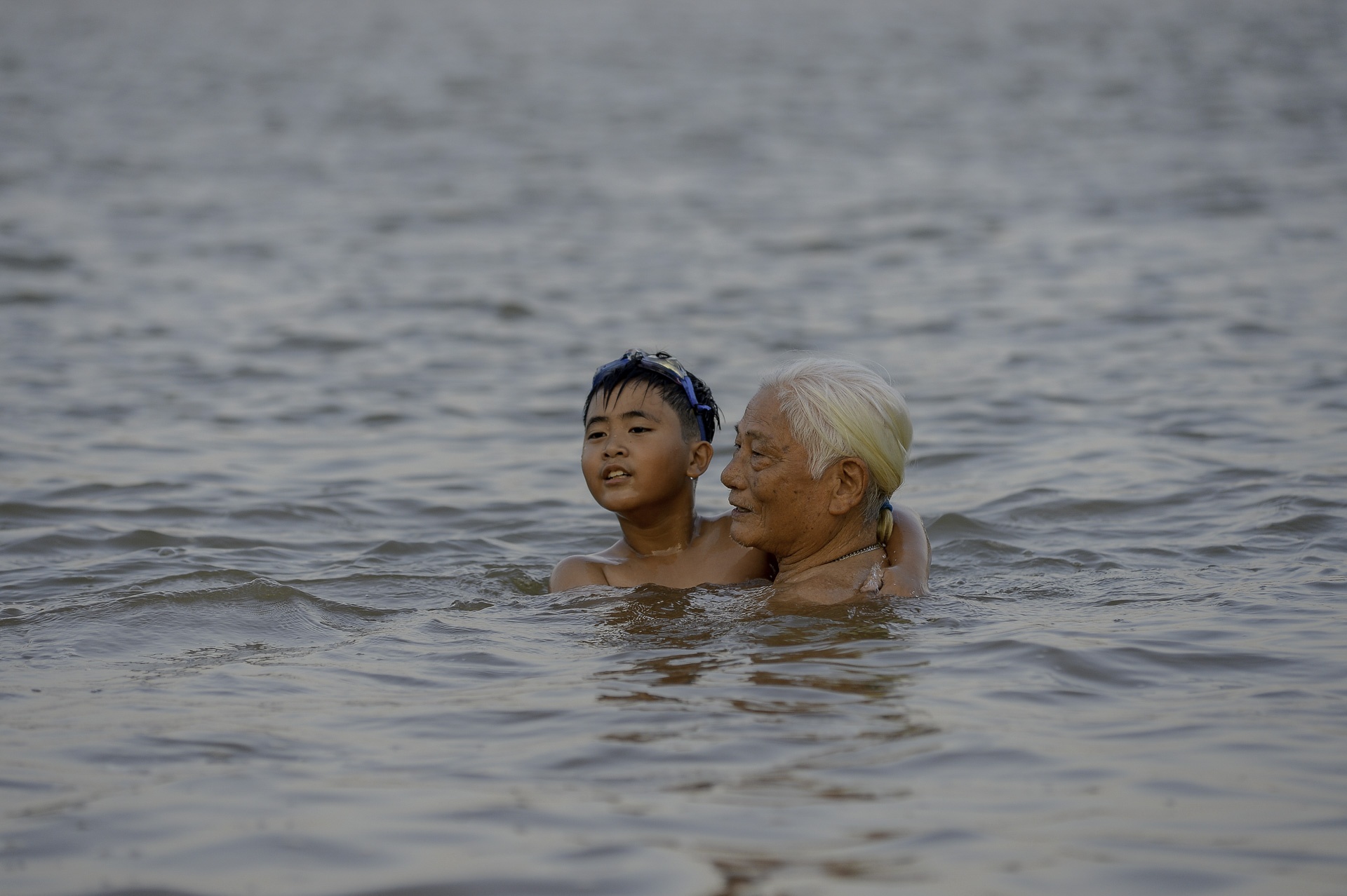 boi loi,  nang nong,  tre em,  nhiet do anh 11