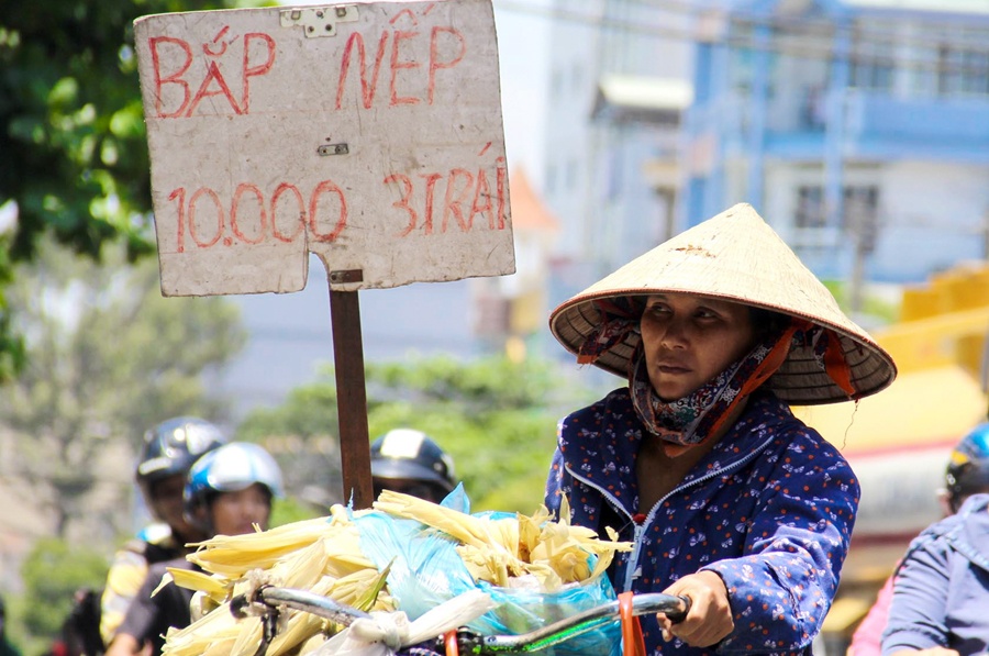 Nguoi Sai Gon trong nang nong 40 do C hinh anh