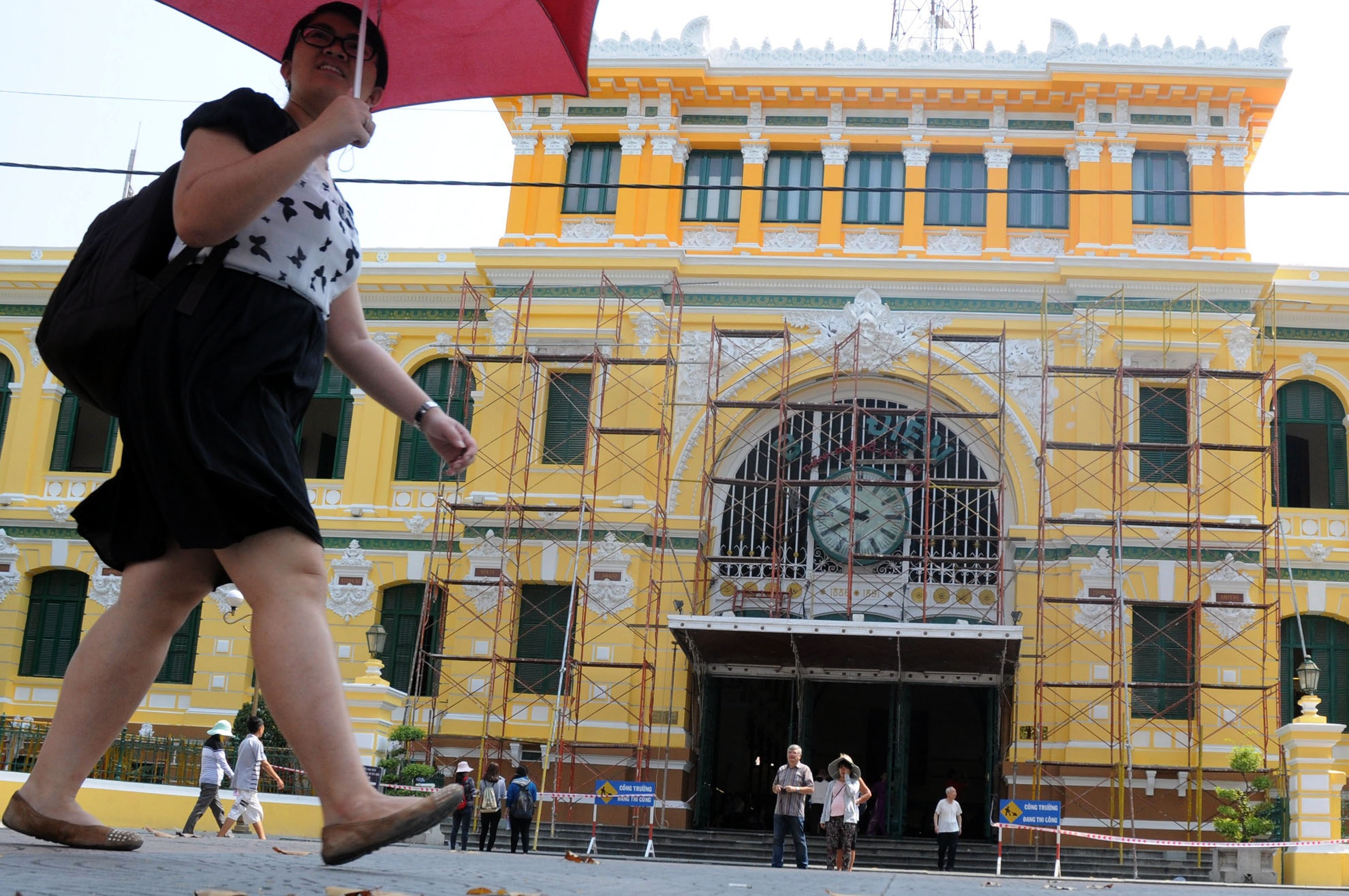 Buu dien 130 nam tuoi o Sai Gon co mau son moi hinh anh