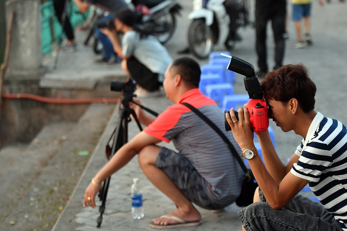 Thi nhau san anh hoang hon dep la tren ho Tay hinh anh