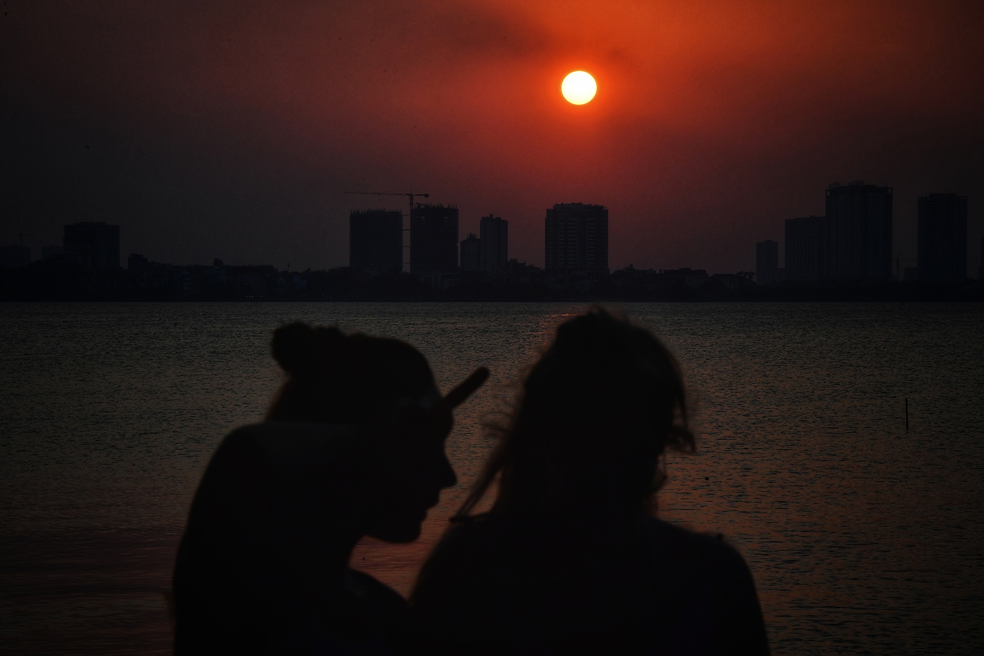 san anh hoang hon tren ho Tay anh 11